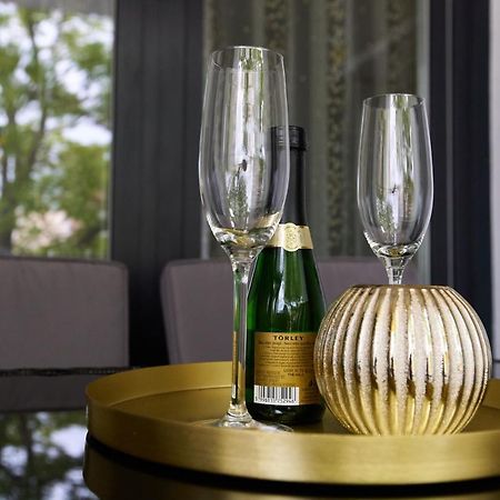 Starlight Bronze Szeged- Exclusive Apartment Luaran gambar