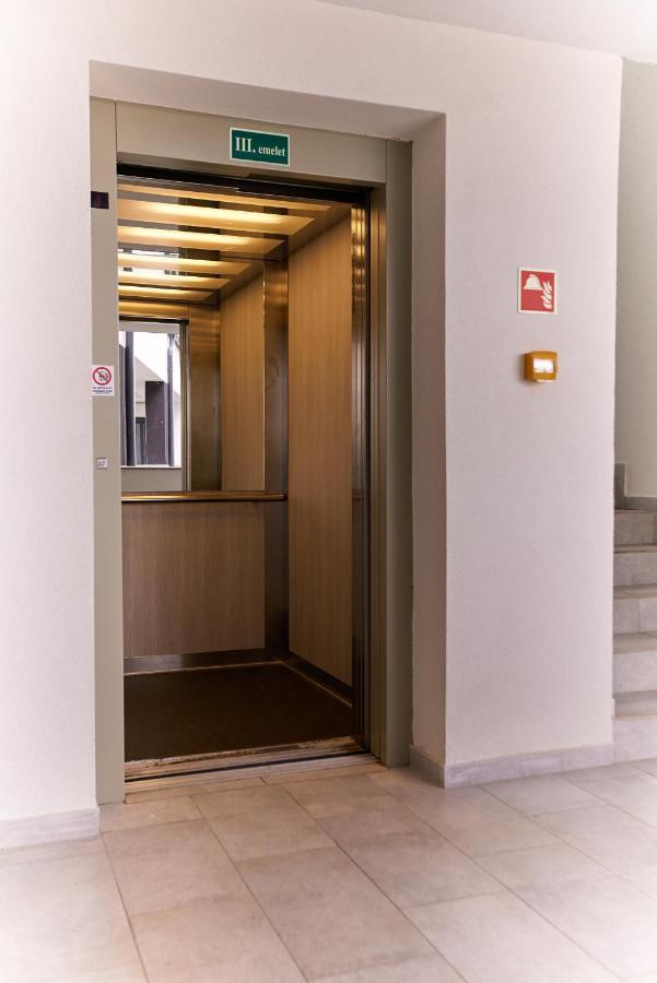 Starlight Bronze Szeged- Exclusive Apartment Luaran gambar