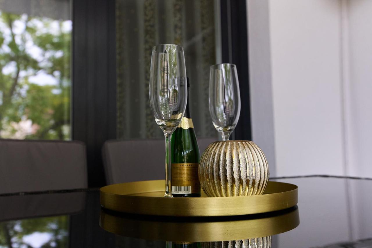 Starlight Bronze Szeged- Exclusive Apartment Luaran gambar