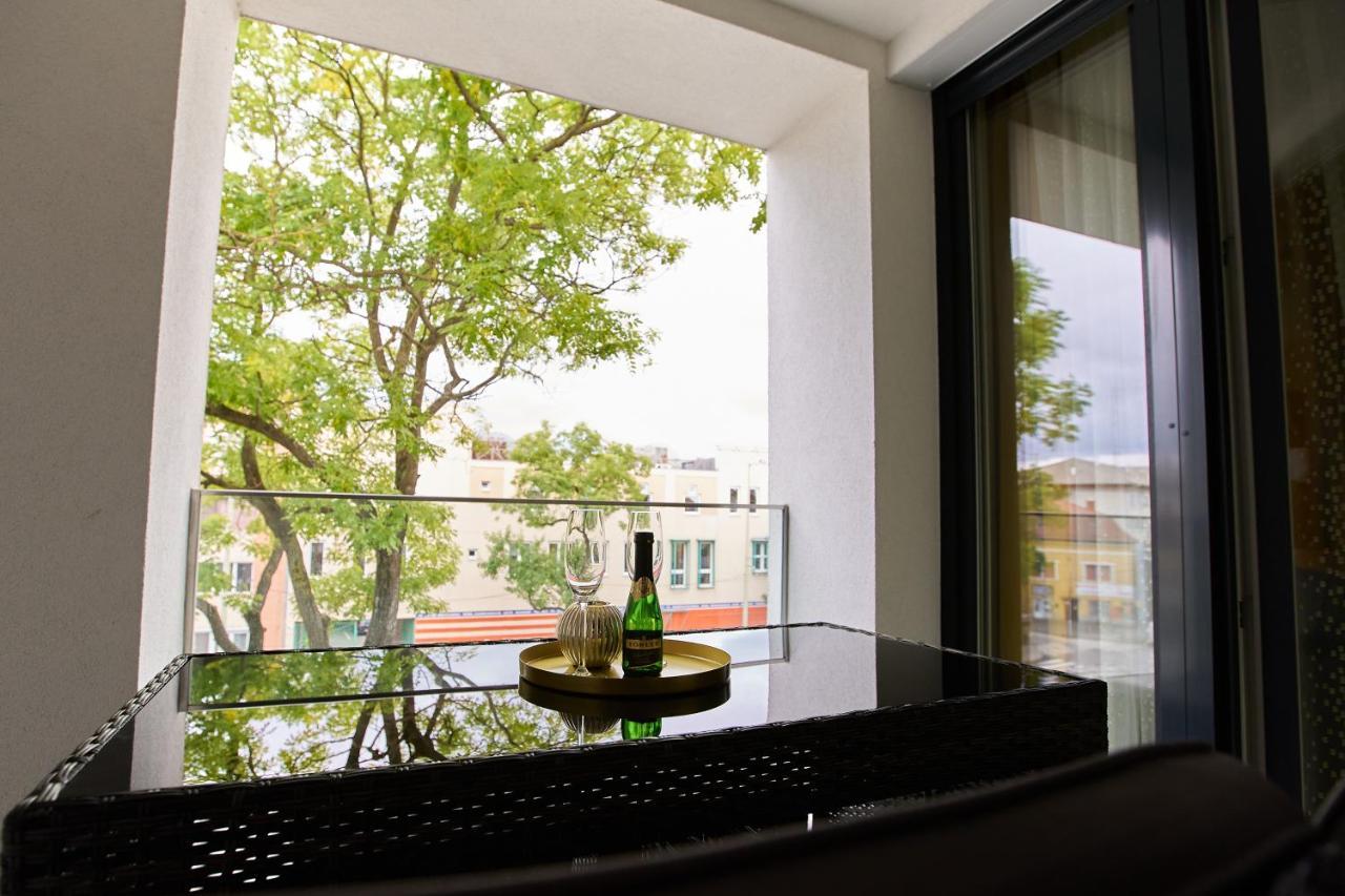 Starlight Bronze Szeged- Exclusive Apartment Luaran gambar