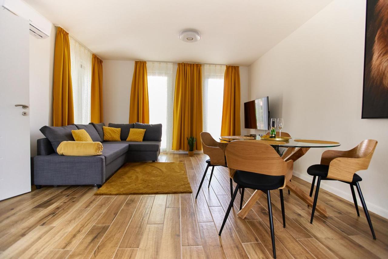 Starlight Bronze Szeged- Exclusive Apartment Luaran gambar