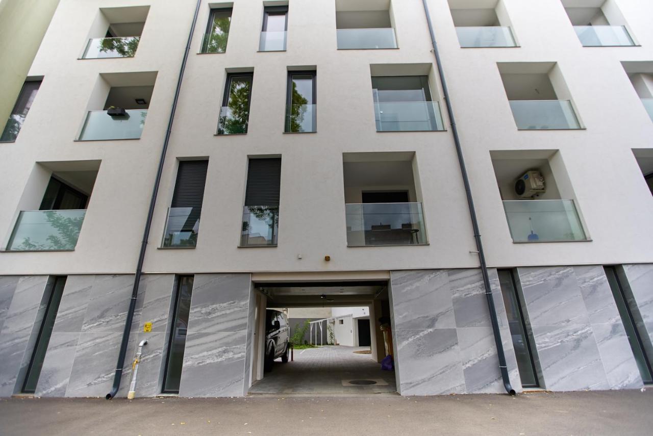Starlight Bronze Szeged- Exclusive Apartment Luaran gambar