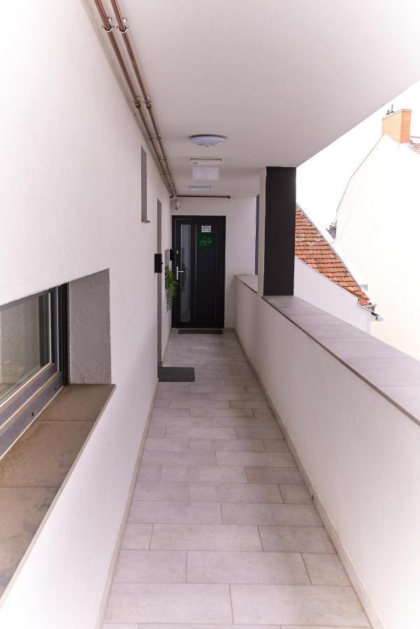 Starlight Bronze Szeged- Exclusive Apartment Luaran gambar