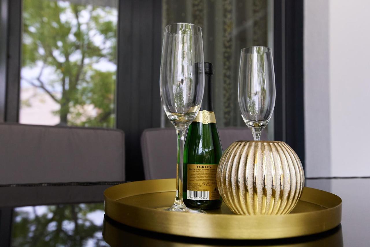 Starlight Bronze Szeged- Exclusive Apartment Luaran gambar